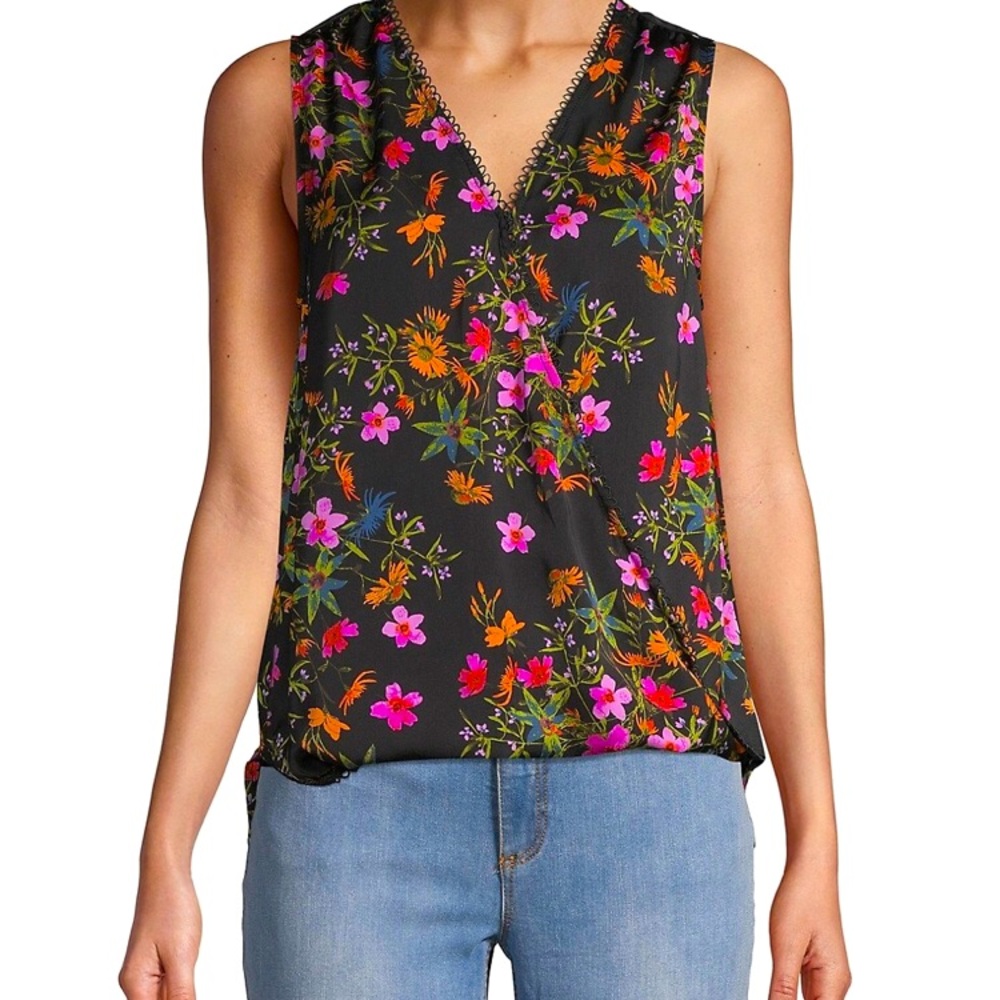 NWT✨ Ava Aiden Satin Floral Wrap